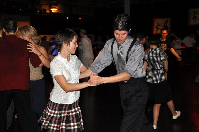 min 2008 11 08 fous swing 480